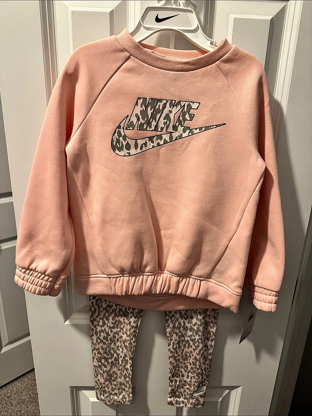 Nike Toddler Girls Leopard Swoosh Crewneck Sweatshirt and Leggings Set
